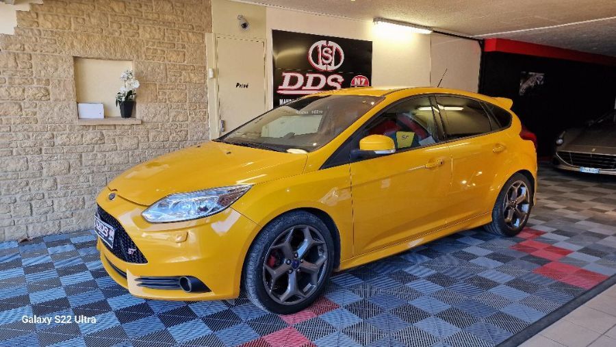 FORD FOCUS ST 250 CV 2L 16V Turbo TRES BELLE !!!