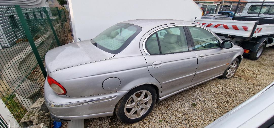 JAGUAR X TYPE - V6 2.1 L cuir POUR PIECES 154 CV