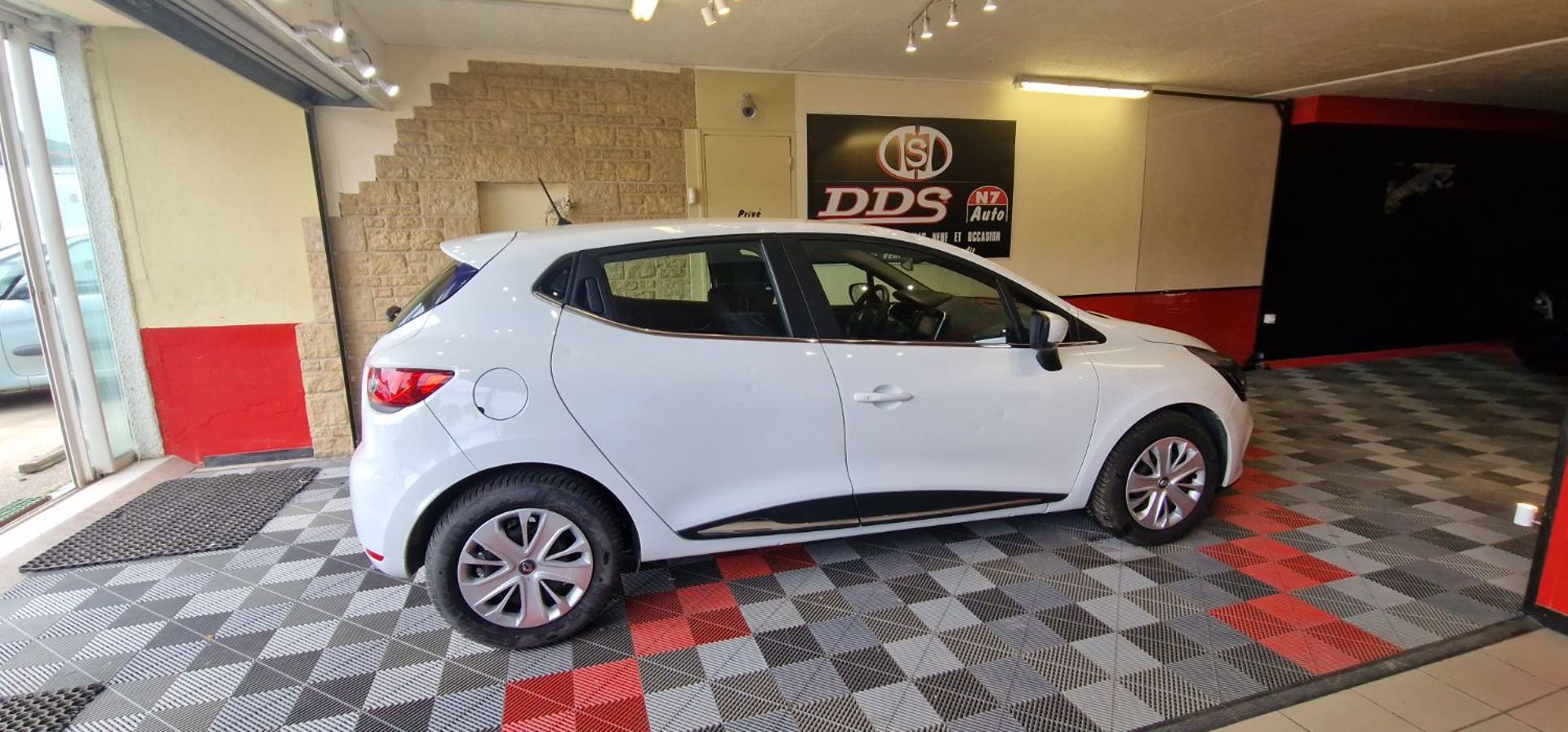 RENAULT clio - 5 PLACES