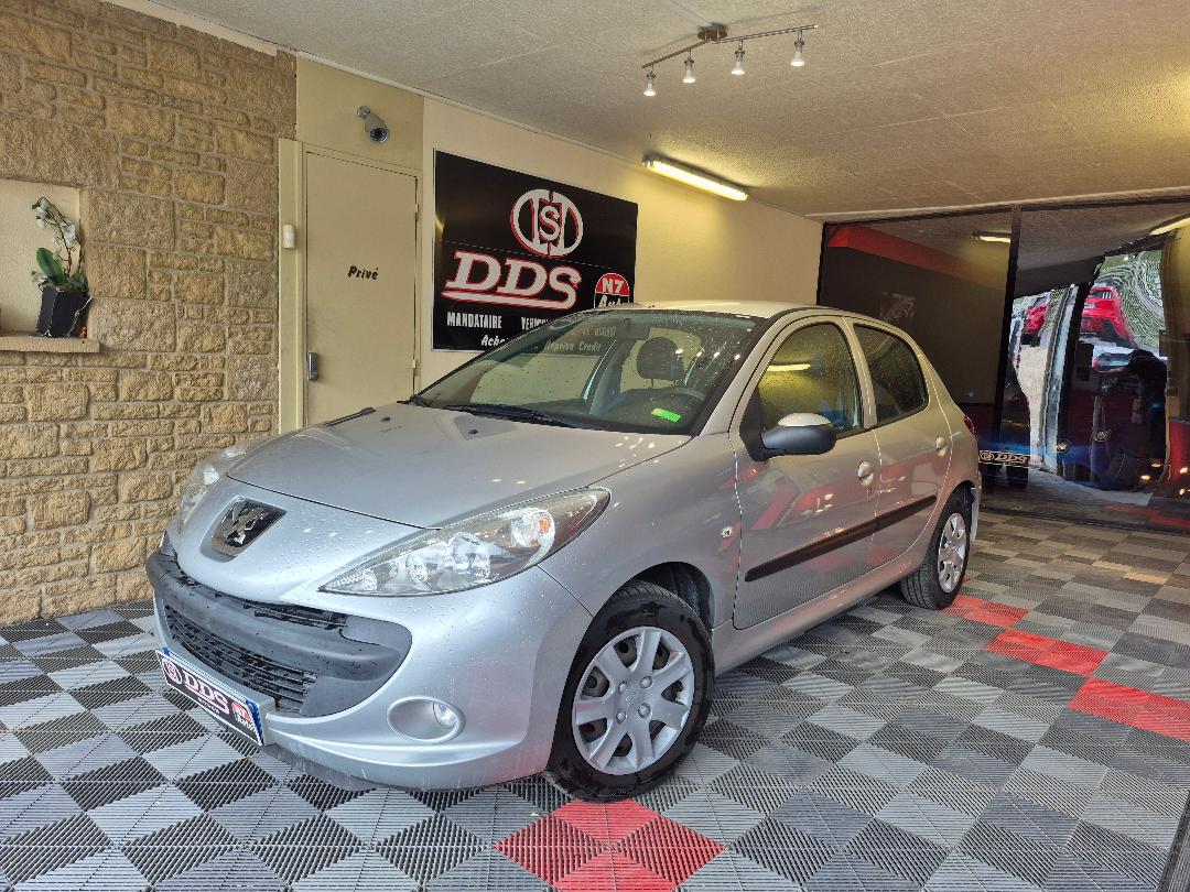 PEUGEOT 206+ - 1.4 L CLIM DISTRI VIDANGE PNEUS NEUF (2011)