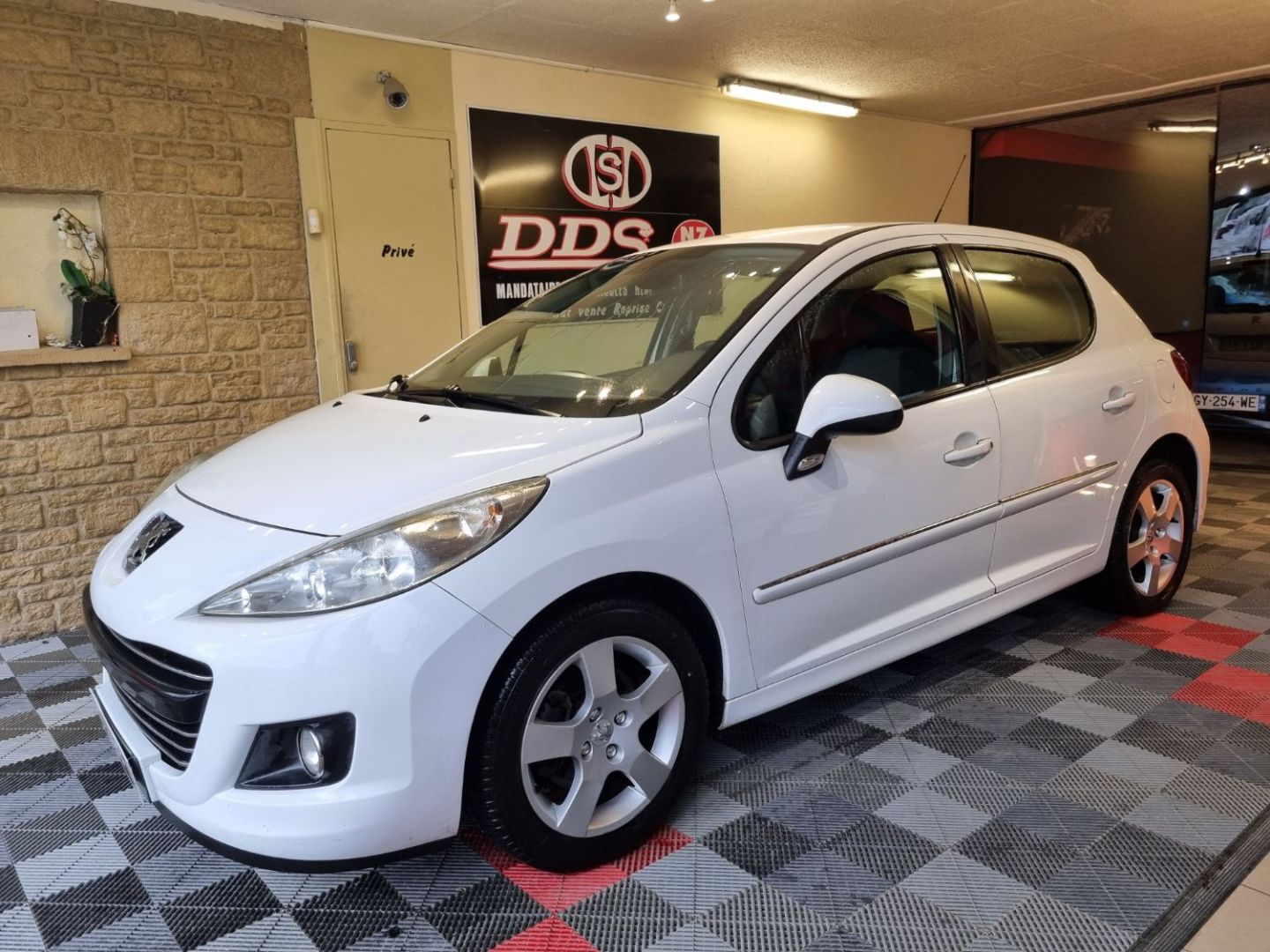 PEUGEOT 207 - 1.6 HDI 110 CV BOITE 6 CLIM DISTRI NEUVE (2010)