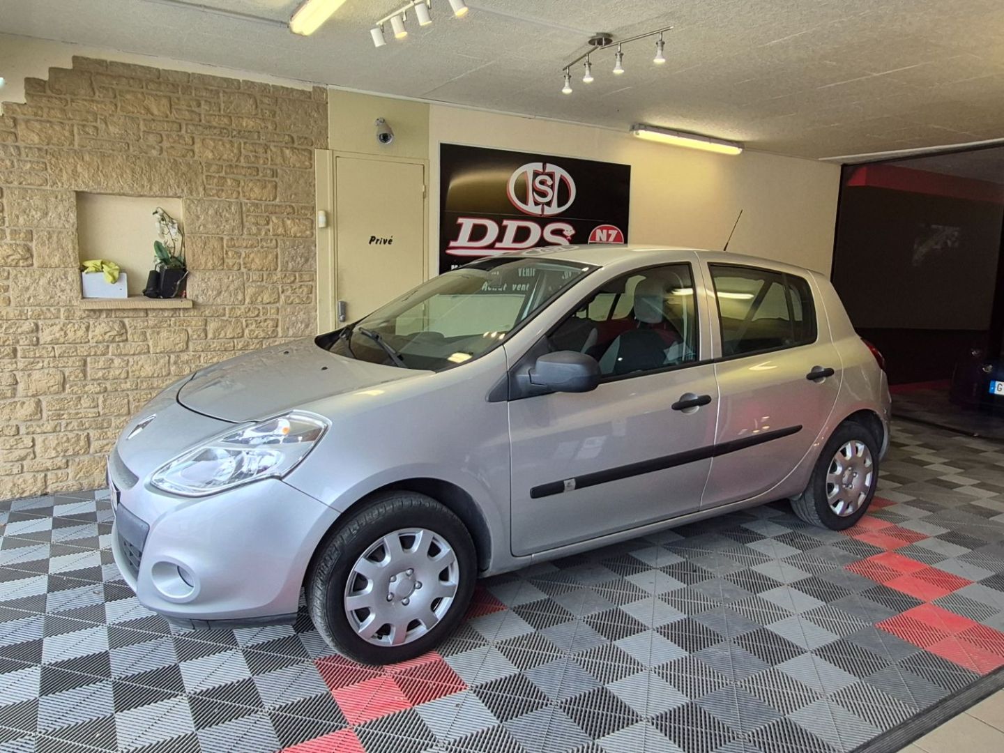 RENAULT CLIO III - 1.2 L CRIT'AIR 1 CLIM DISTRI NEUVE (2012)