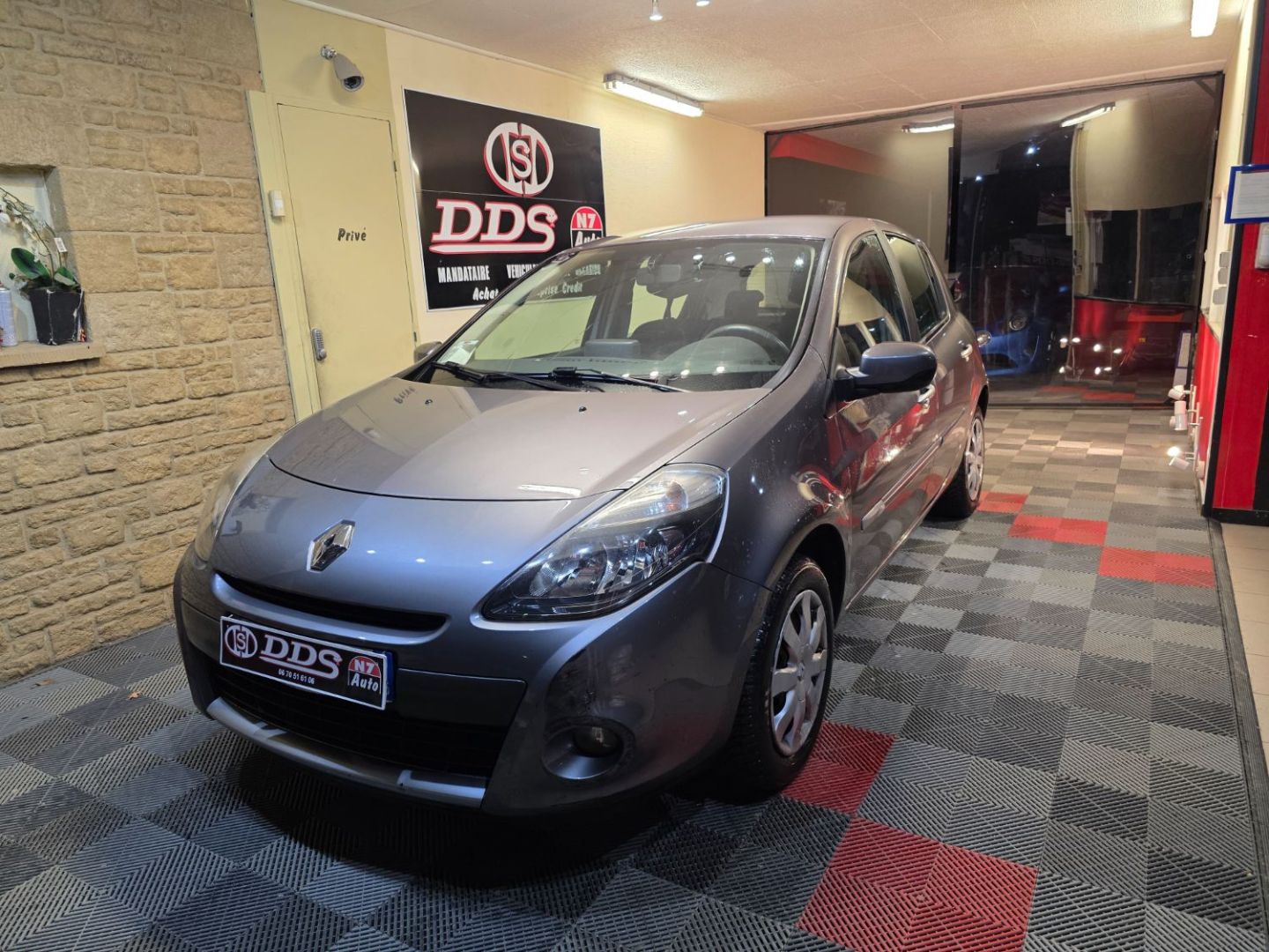 RENAULT CLIO III - 1.2 L GPS REGUL CLIM DISTRI NEUVE (2010)