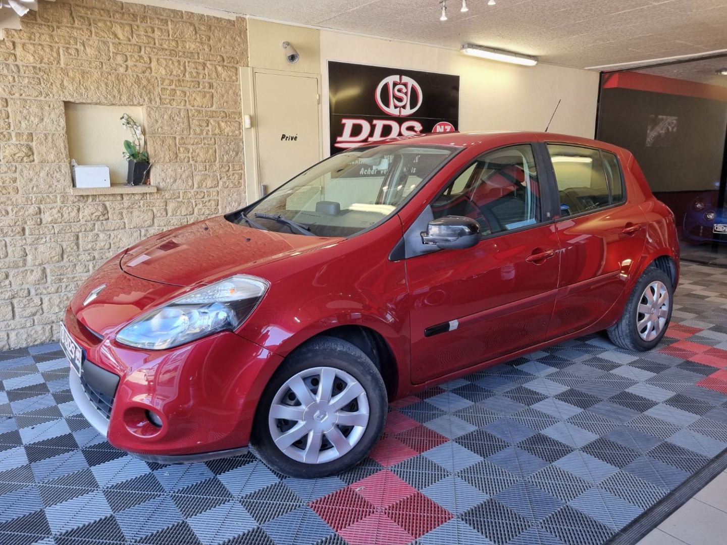 RENAULT CLIO III - 1.2 L GPS CLIM DISTRI NEUVE (2012)