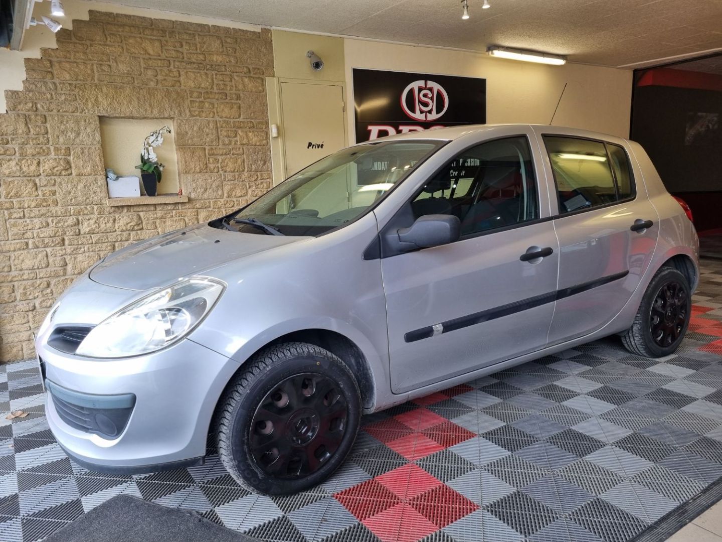 RENAULT CLIO III - 1.2L CLIM DISTRI VIDANGE NEUF (2006)