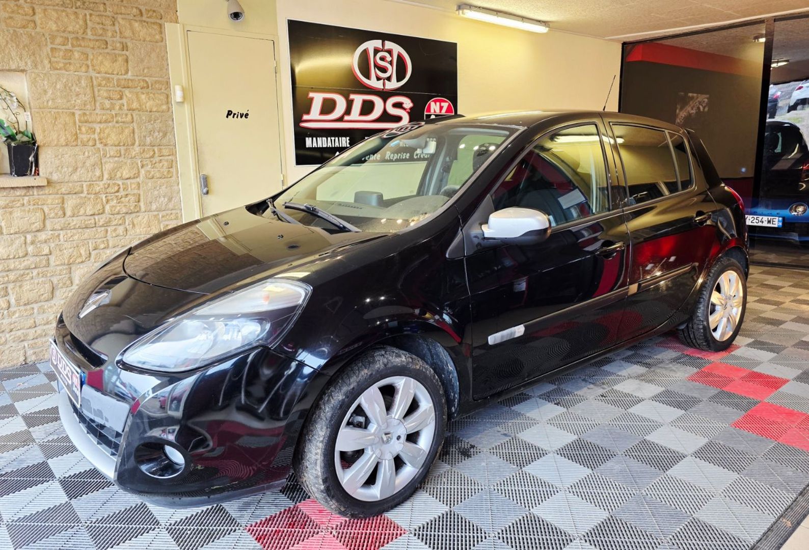 RENAULT CLIO III - 1.2 L GPS REGUL CLIM DISTRI NEUVE (2012)