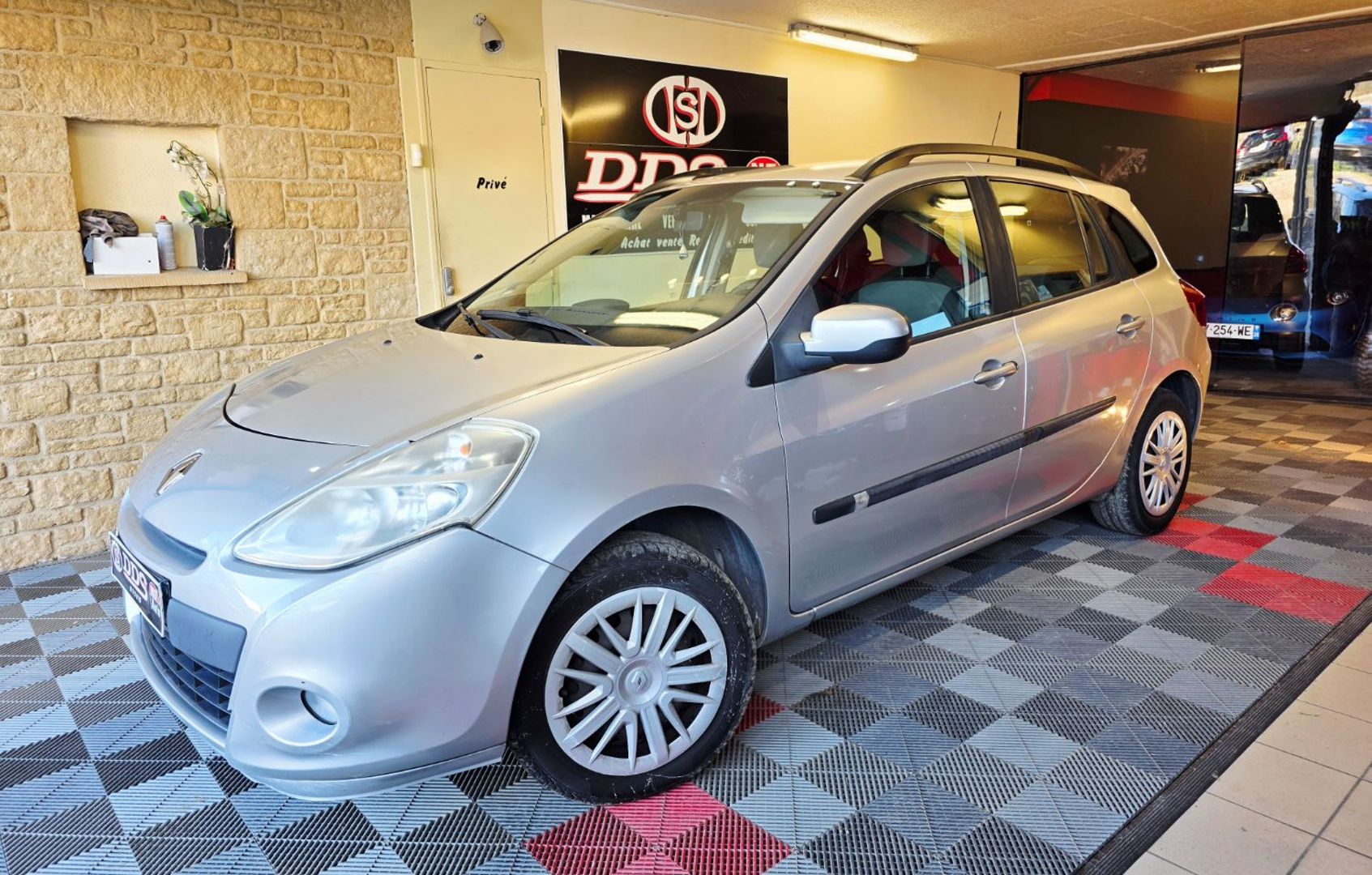 RENAULT CLIO III - DCI 105 CV BREAK PH 2 CLIM REGUL (2009)