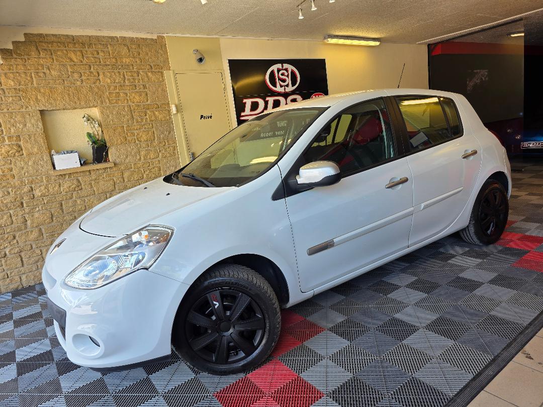 RENAULT CLIO III - 1.2 L CRIT'AIR 1 CLIM DISTRI NEUVE 5 PLACES (2014)