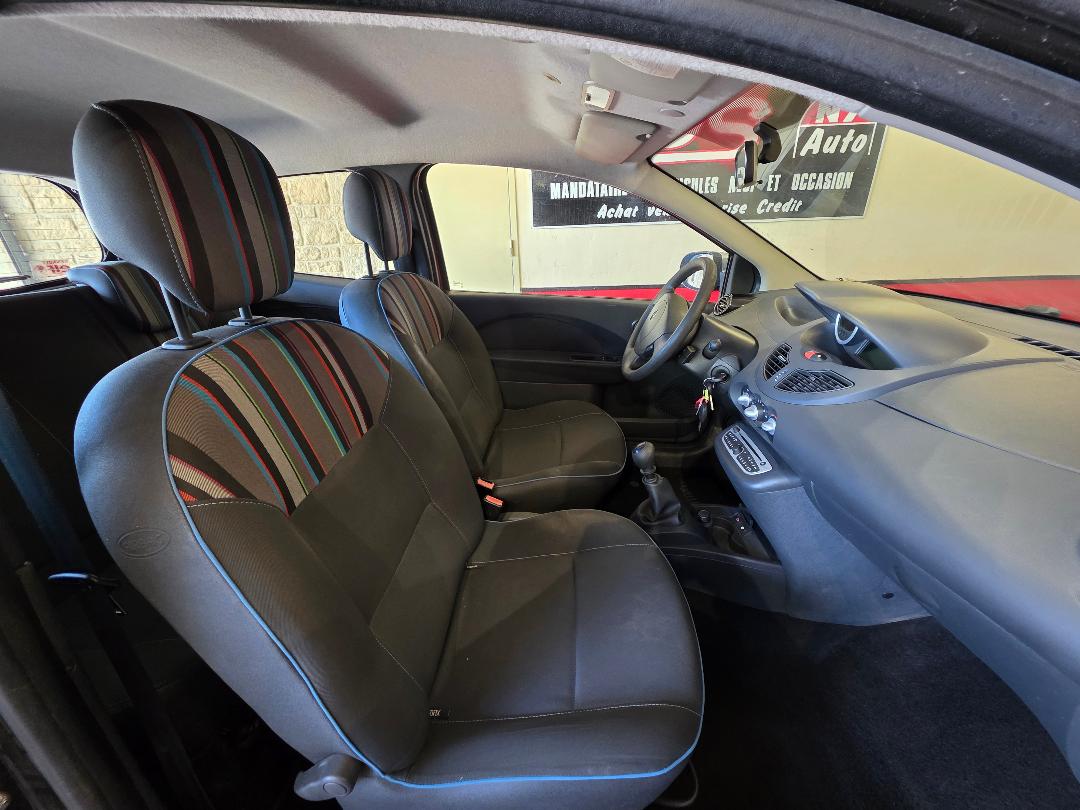 RENAULT TWINGO II - 1.2 16V CLIM REGUL DISTRI NEUVE CT OK TBE