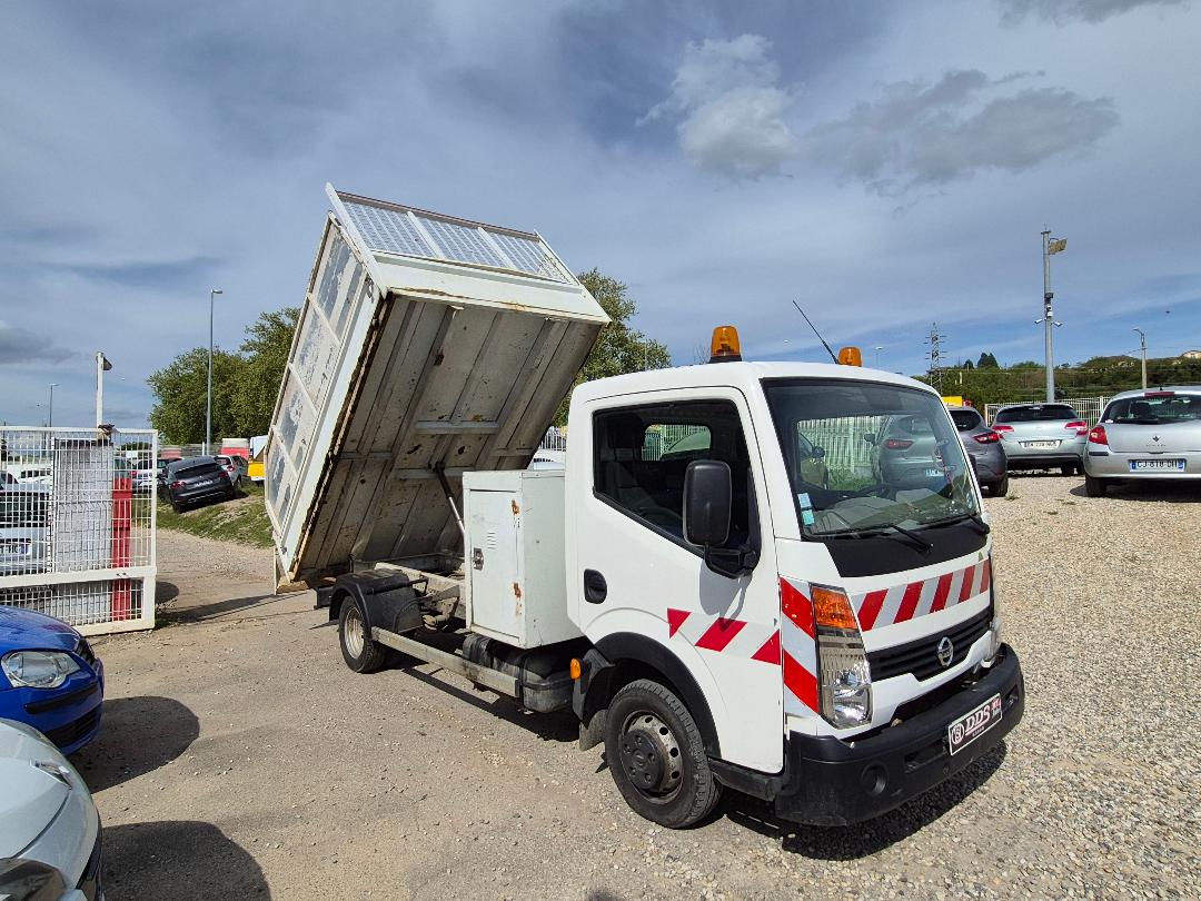 NISSAN CABSTAR - BENNE REHAUSSE COFFRE ATTELAGE CT OK