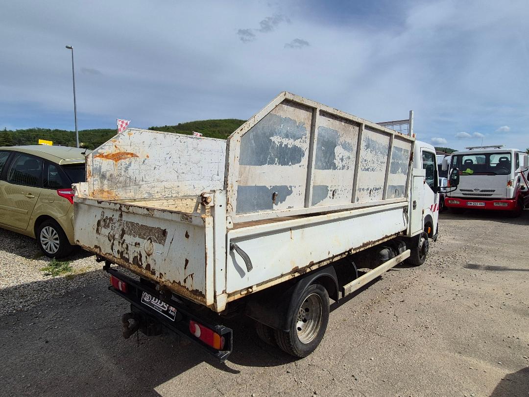 NISSAN CABSTAR - BENNE REHAUSSE COFFRE ATTELAGE CT OK