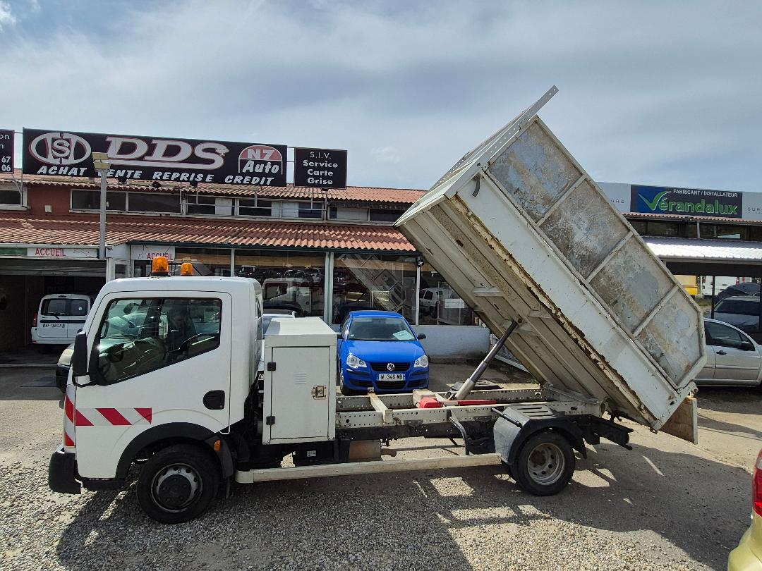 NISSAN CABSTAR - BENNE REHAUSSE COFFRE ATTELAGE CT OK