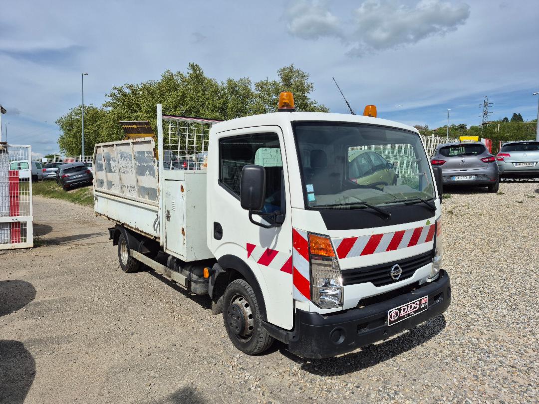NISSAN CABSTAR - BENNE REHAUSSE COFFRE ATTELAGE CT OK