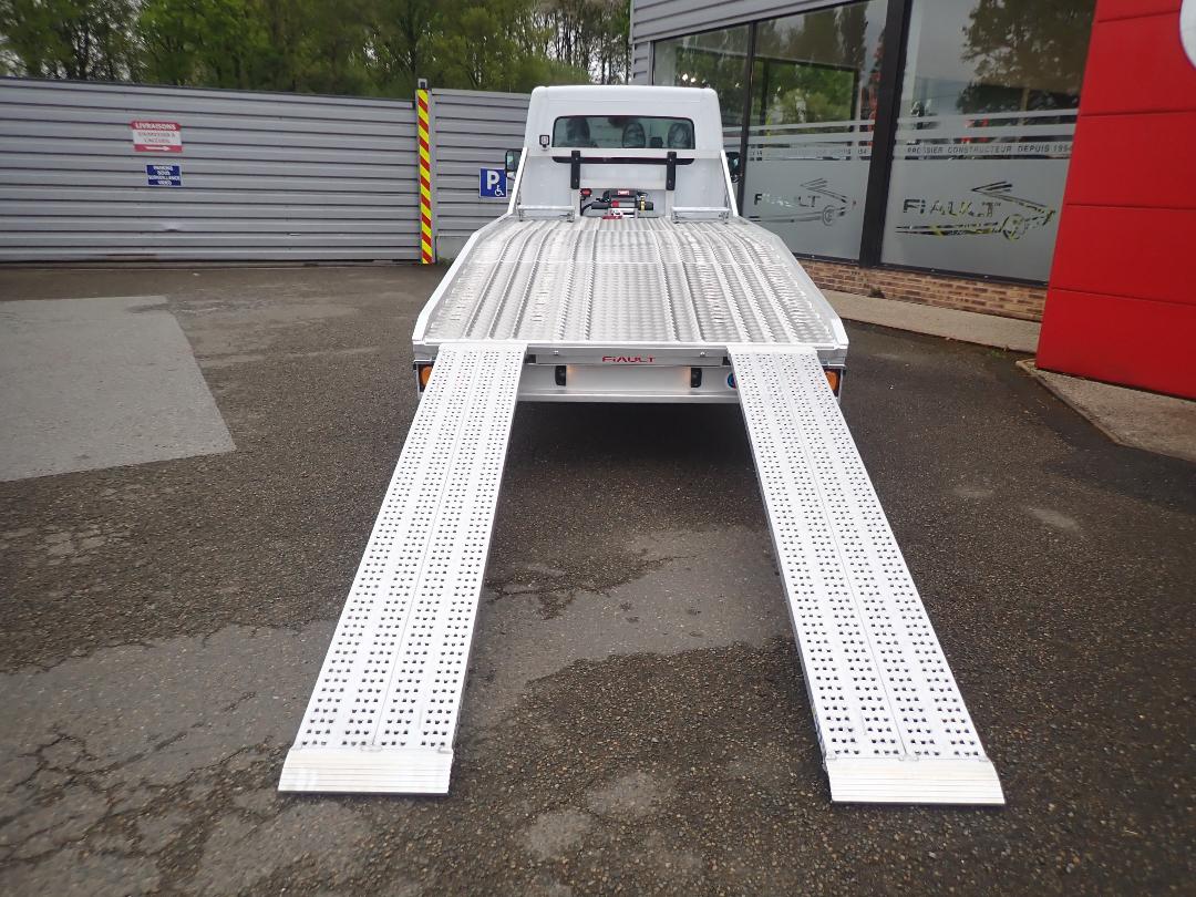 RENAULT MASTER - 170 CV DEPANNEUSE PLATEAU FIXE CLIM REGUL