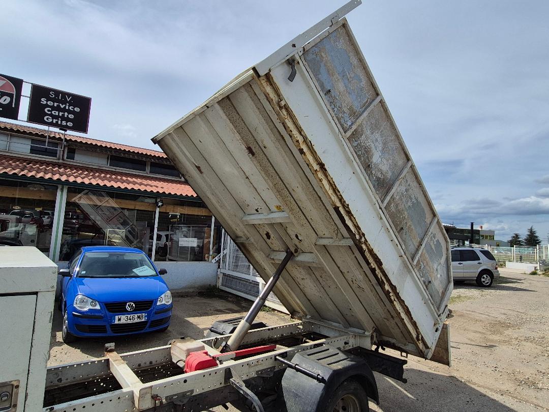 NISSAN CABSTAR - BENNE REHAUSSE COFFRE ATTELAGE CT OK
